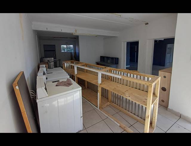 245M² BUSINESS CENTRE FOR SALE IN KLEINMOND CENTRAL